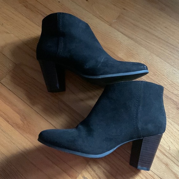 Cute heeled vegan black suede ankle booties - size 8 - Picture 1 of 6